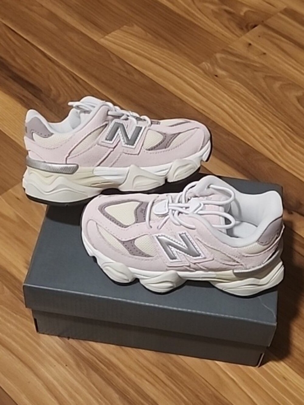 9c New Balance 9060 Kid Sneaker Pink IV9060BE New With Box (Little Kids)